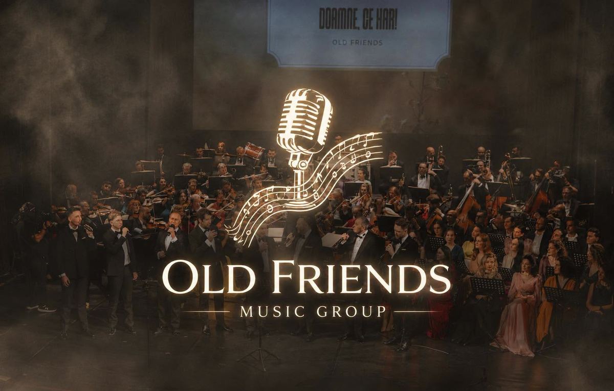 Grupul Old Friends pe scenă, alături de orchestră, cu sigla Old Friends Music Group